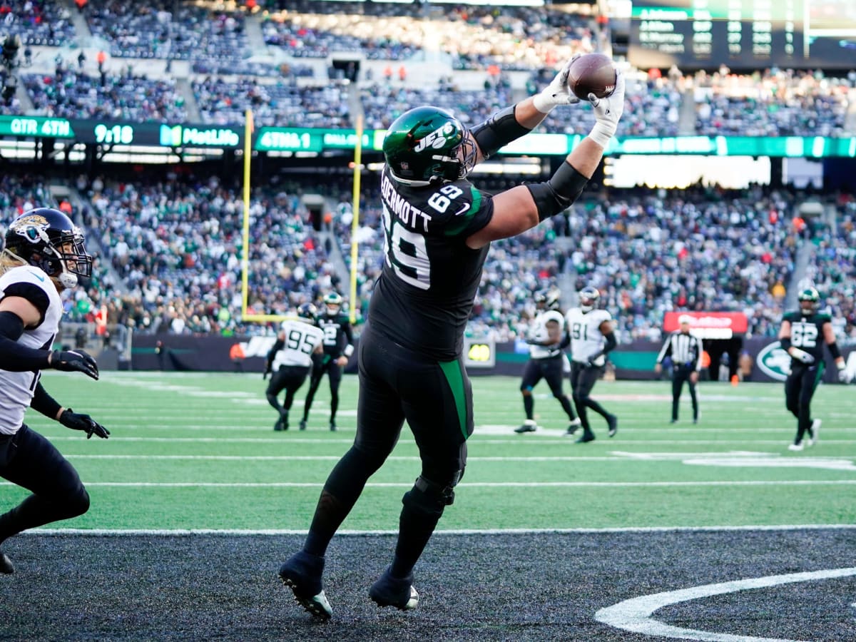 Jets QB Zach Wilson scored on an incredible 52-yard touchdown run