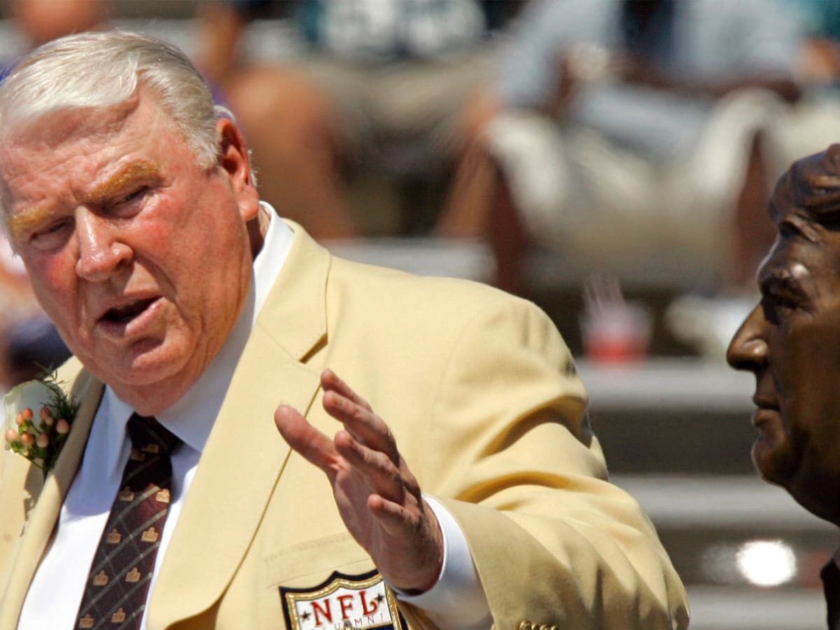 Raiders fans honor John Madden before Chargers game