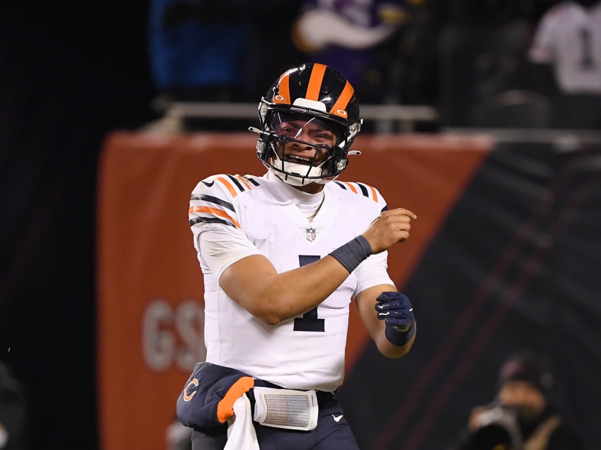 Chicago Bears tight end Trevon Wesco (88) warms up before taking on the New  York Giants in an NFL football game Sunday, Oct. 2, 2022, in East  Rutherford, N.J. (AP Photo/Adam Hunger