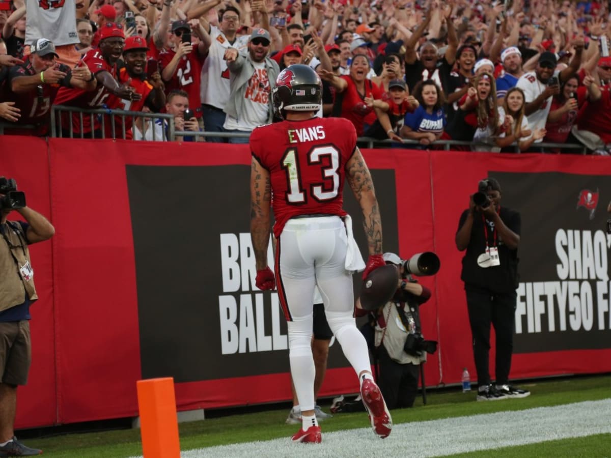 Mike Evans has his Bucs 'squad' ready for Fortnite