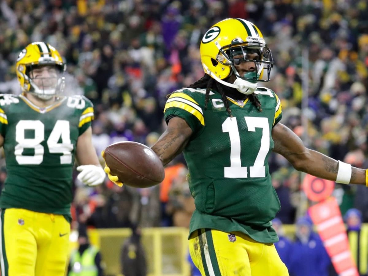 Packers rout Vikings to clinch home-field advantage, playoff bye