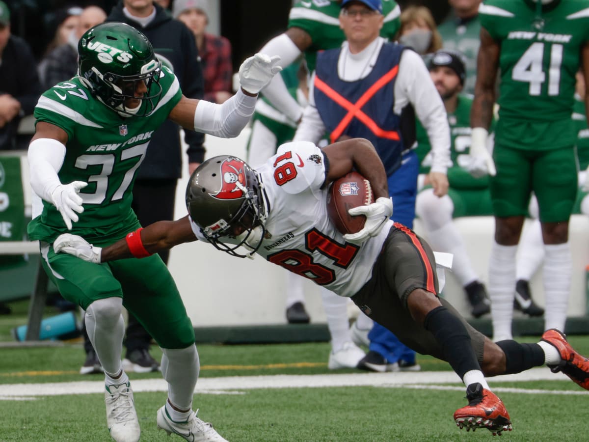 Tampa Bay Buccaneers Star Antonio Brown Throws Jersey Into Stands, Leaves  Field During Game - Sports Illustrated Cincinnati Bengals News, Analysis  and More