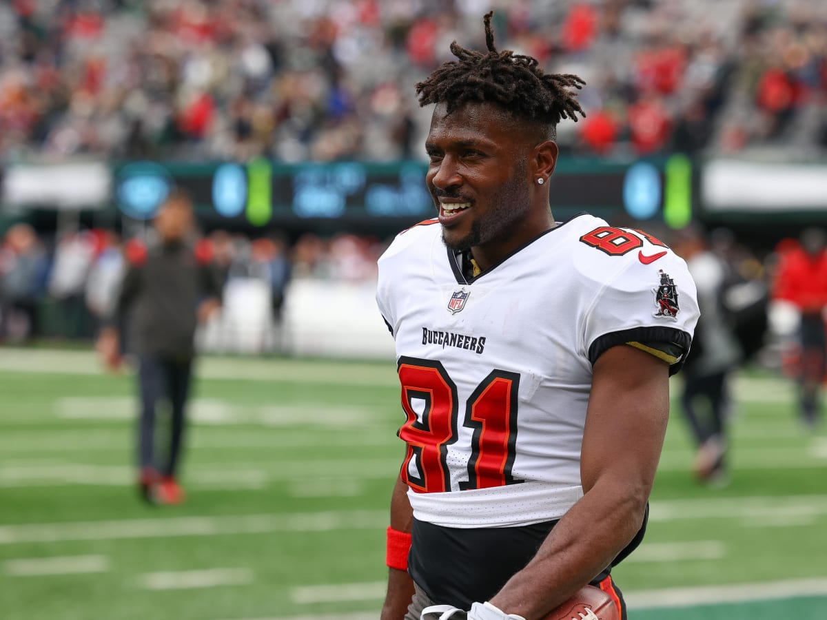 Antonio Brown Unloads On Bucs, Discusses Jets Game