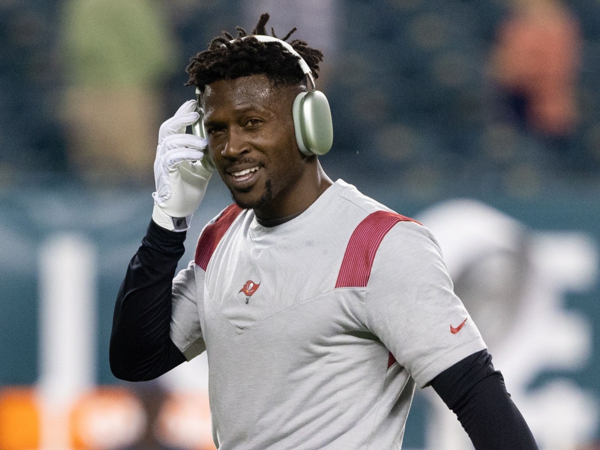 Antonio Brown releases a rap song, thanks Buccaneers for opportunity -  Sports Illustrated