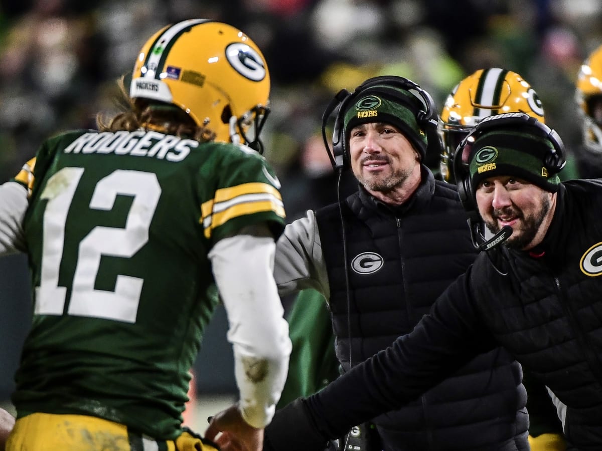 Rodgers throws career touchdown No. 443, passes Brett Favre for