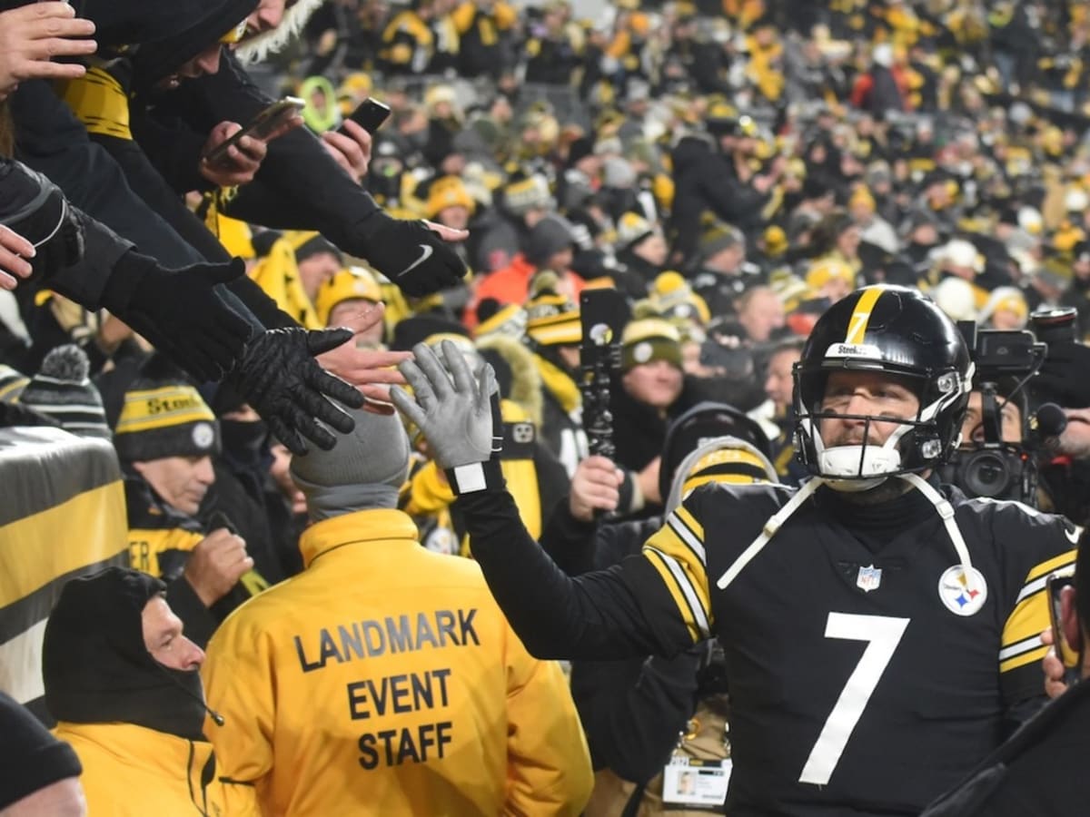 Pittsburgh Steelers QB Ben Roethlisberger Takes One Final Lap