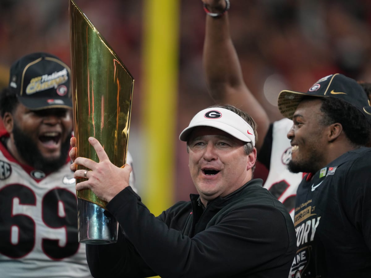 LOOK: Georgia linebacker Nakobe Dean given wrong national championship hat