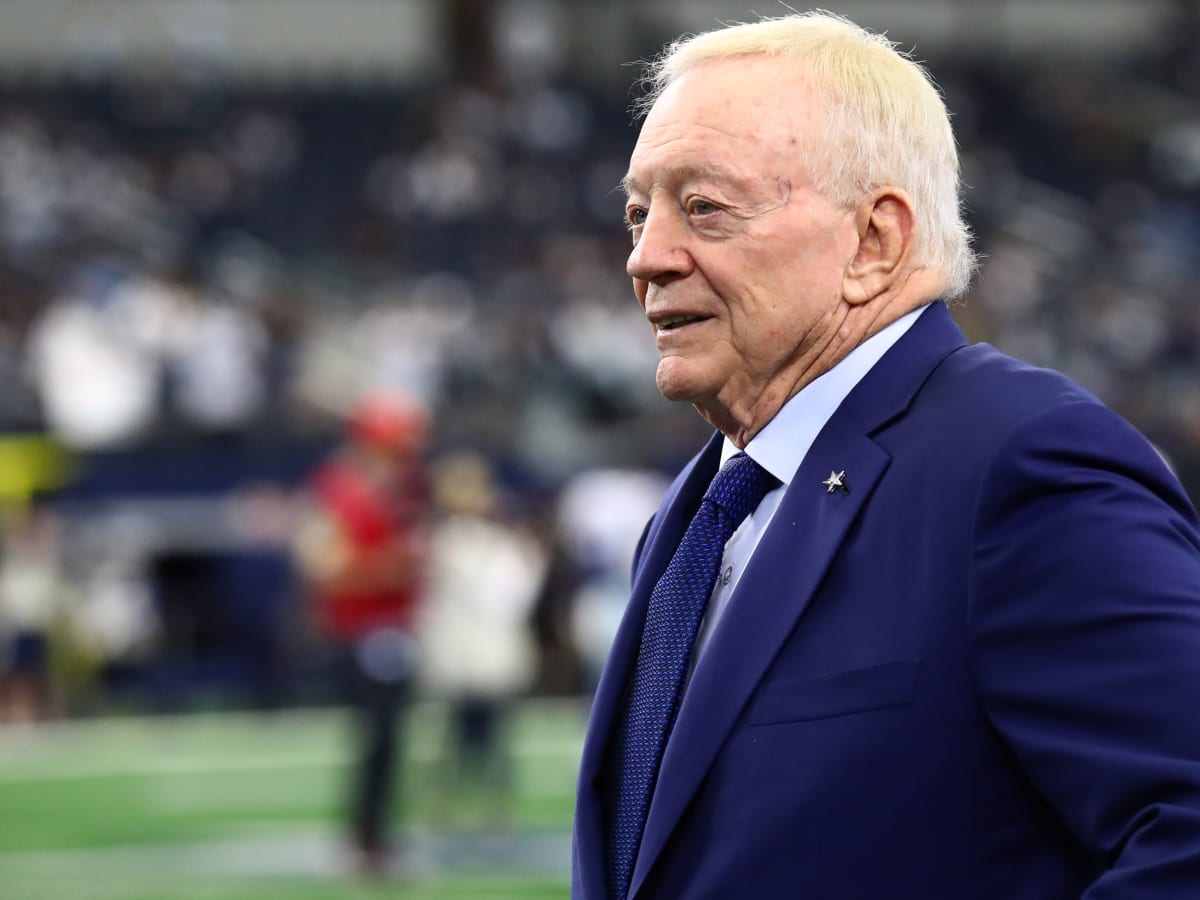 Cowboys' Jerry Jones reacts to Eagles' first loss of season