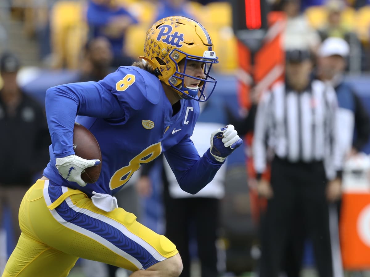 Referee Ken Rivera yells instructions as Washington quarterback