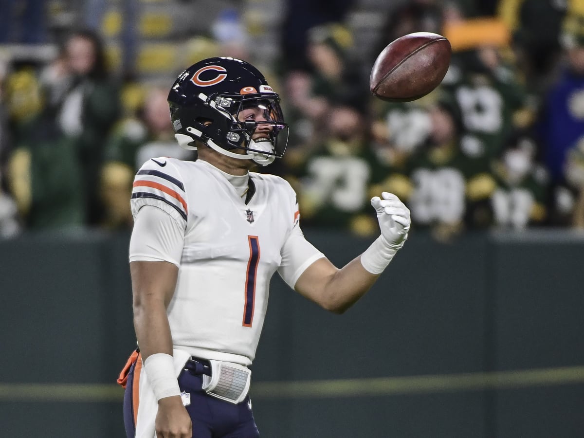 Chicago Bears: The knives are out as critics bash Justin Fields