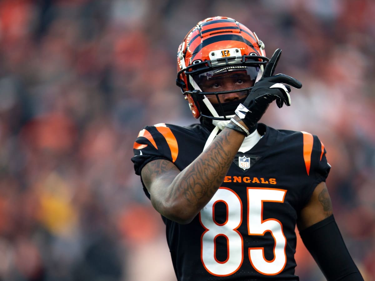 Chicago, United States. 19th Sep, 2021. Cincinnati Bengals wide receiver Tee  Higgins (85) runs in for a fourth quarter touchdown against the Chicago  Bears at Soldier Field in Chicago on Sunday, September 19, 2021. The Bears  won 20-17. Photo by Mark