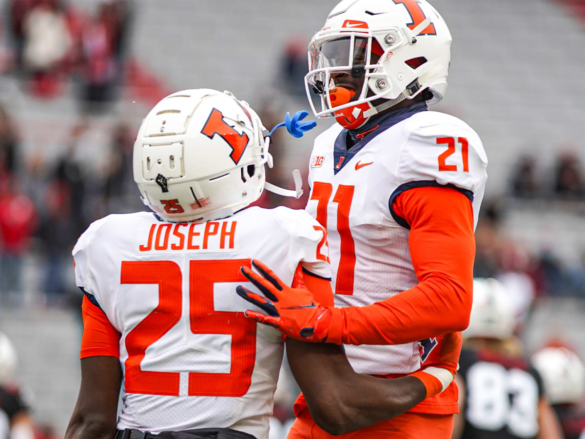 Wisconsin likes, dislikes: Quarterback, offensive line struggles overshadow Kerby  Joseph's takeaway streak in Illinois football's Homecoming loss - The Daily  Illini