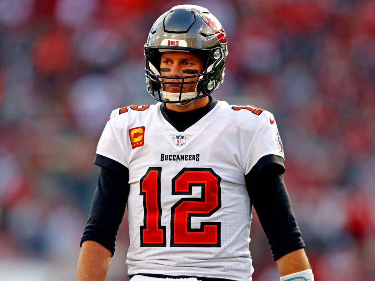 Brady's 5 TD passes to pace Buccaneers' 47-15 rout of Dolphins