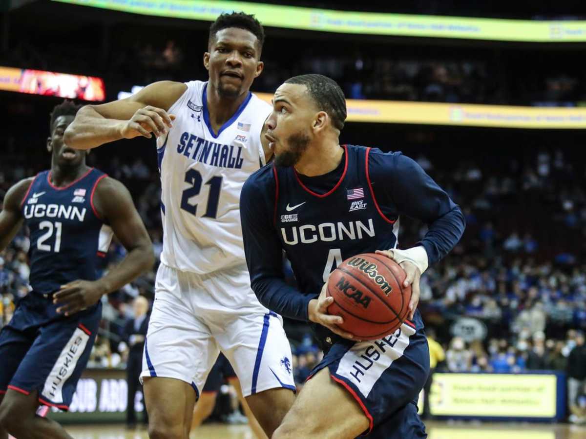 Martin, Sanogo lead No. 24 UConn men's basketball team over No. 18 Marquette