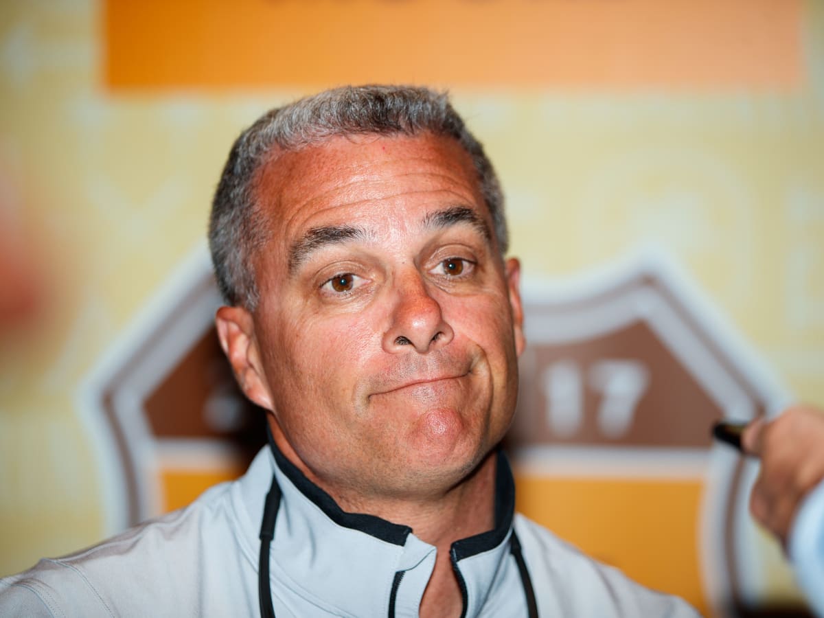 Royals fire longtime front-office executive Dayton Moore – KGET 17