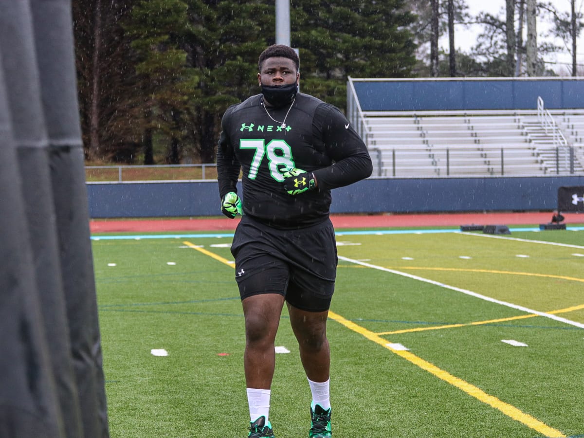 Massive UGA Commit Makes 6'6, 365lb Eagles DT Look Normal Sized