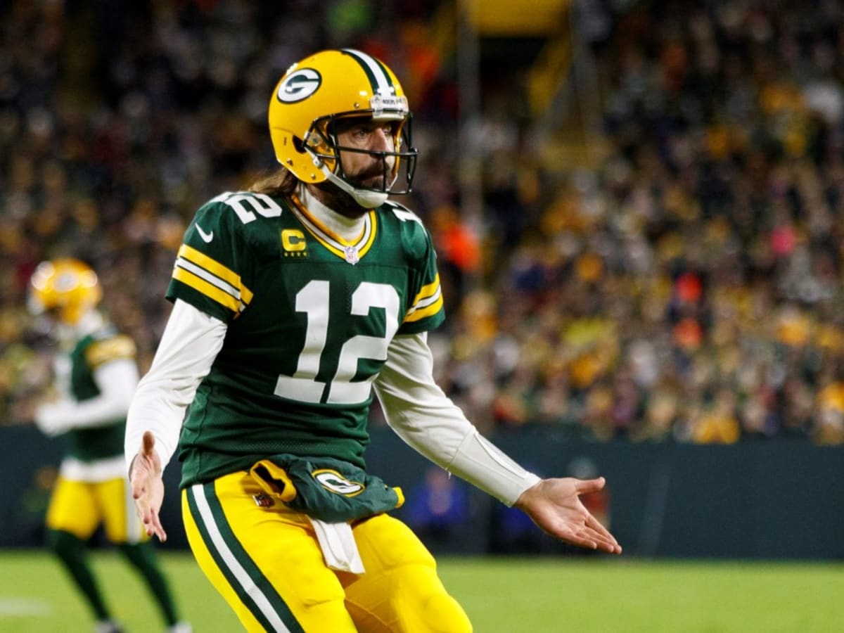 Twitter celebrates as Packers' anti-vaxxer Aaron Rodgers gets