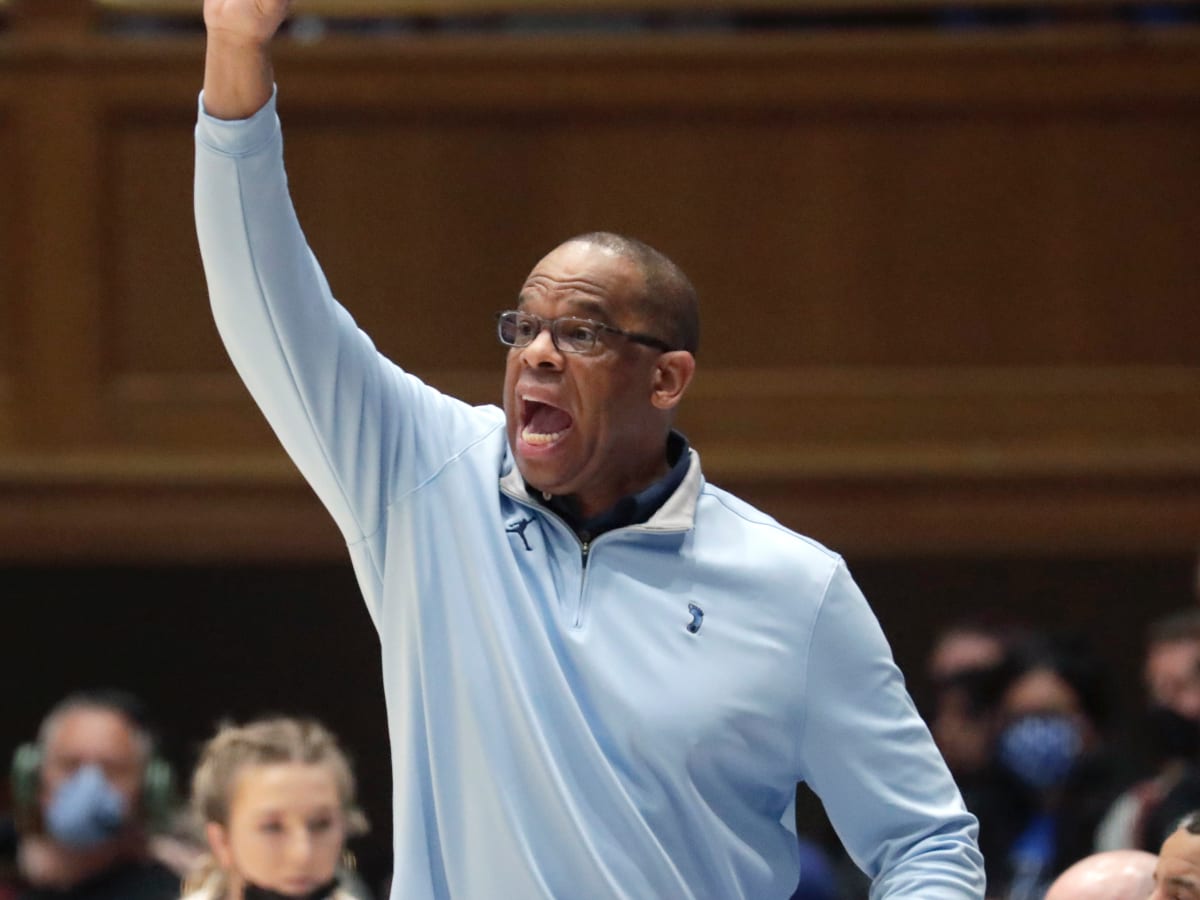 Duke assistant snubs UNC coach Hubert Davis in handshake line after Tar  Heels' win - Sports Illustrated