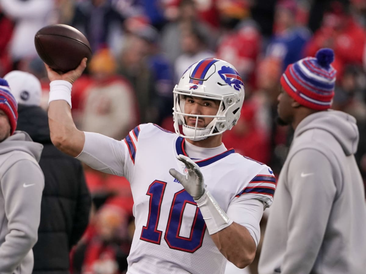 Mitch Trubisky enjoys Bills date night as free agency looms