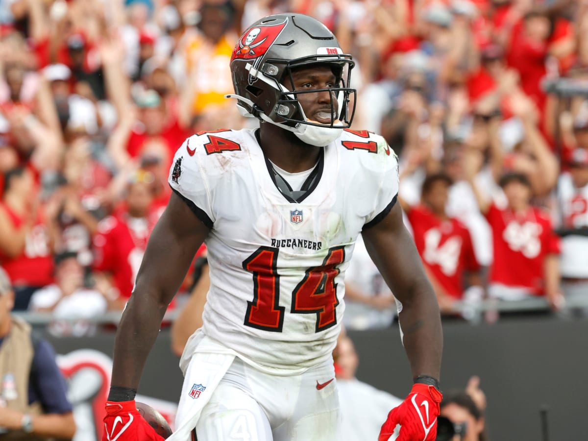 Start 'Em, Sit 'Em Wide Receivers Fantasy Football Week 17: Clutch Chris  Godwin - Sports Illustrated