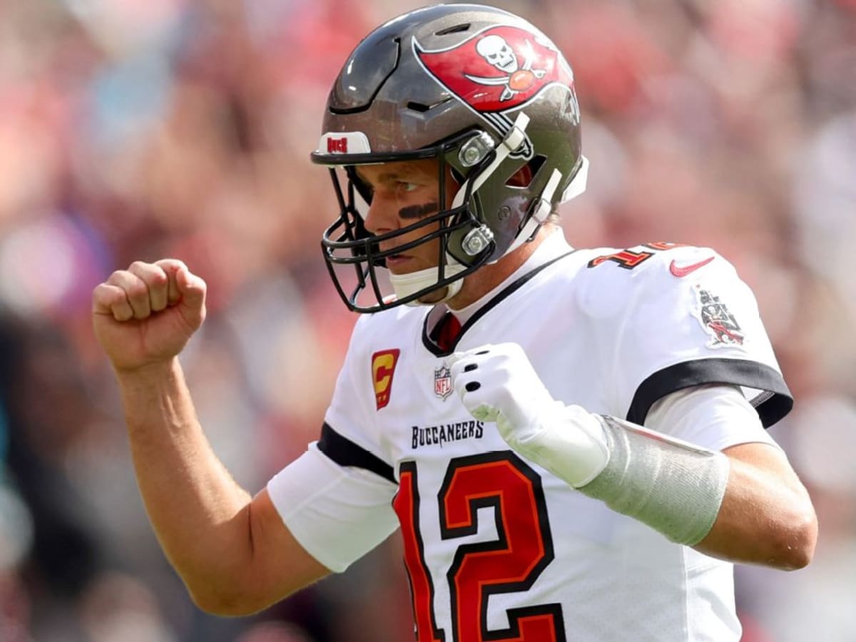 Tom Brady to return to Bucs for 2022 season