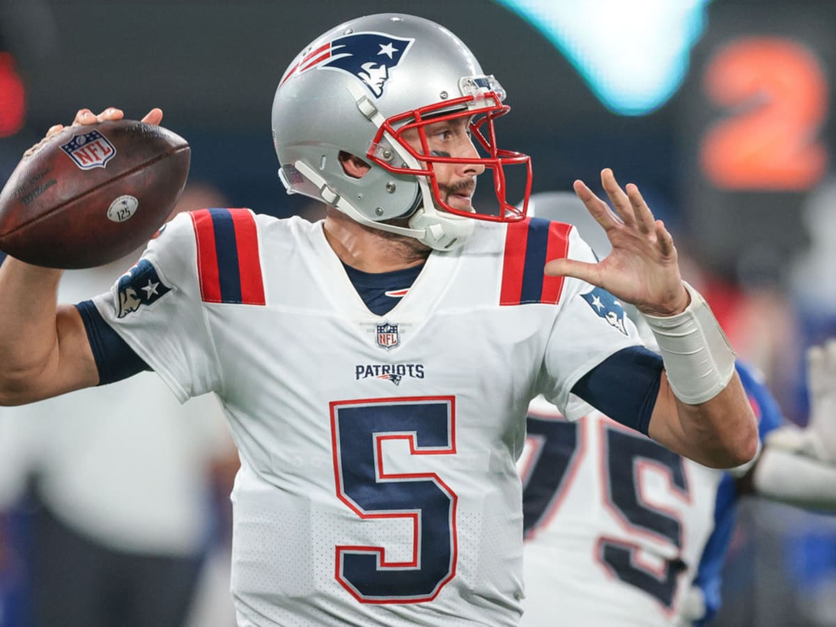 Mac Jones practices again but Brian Hoyer placed on injured reserve by  Patriots, possibly clearing the way for Bailey Zappe to start vs. Lions -  The Boston Globe