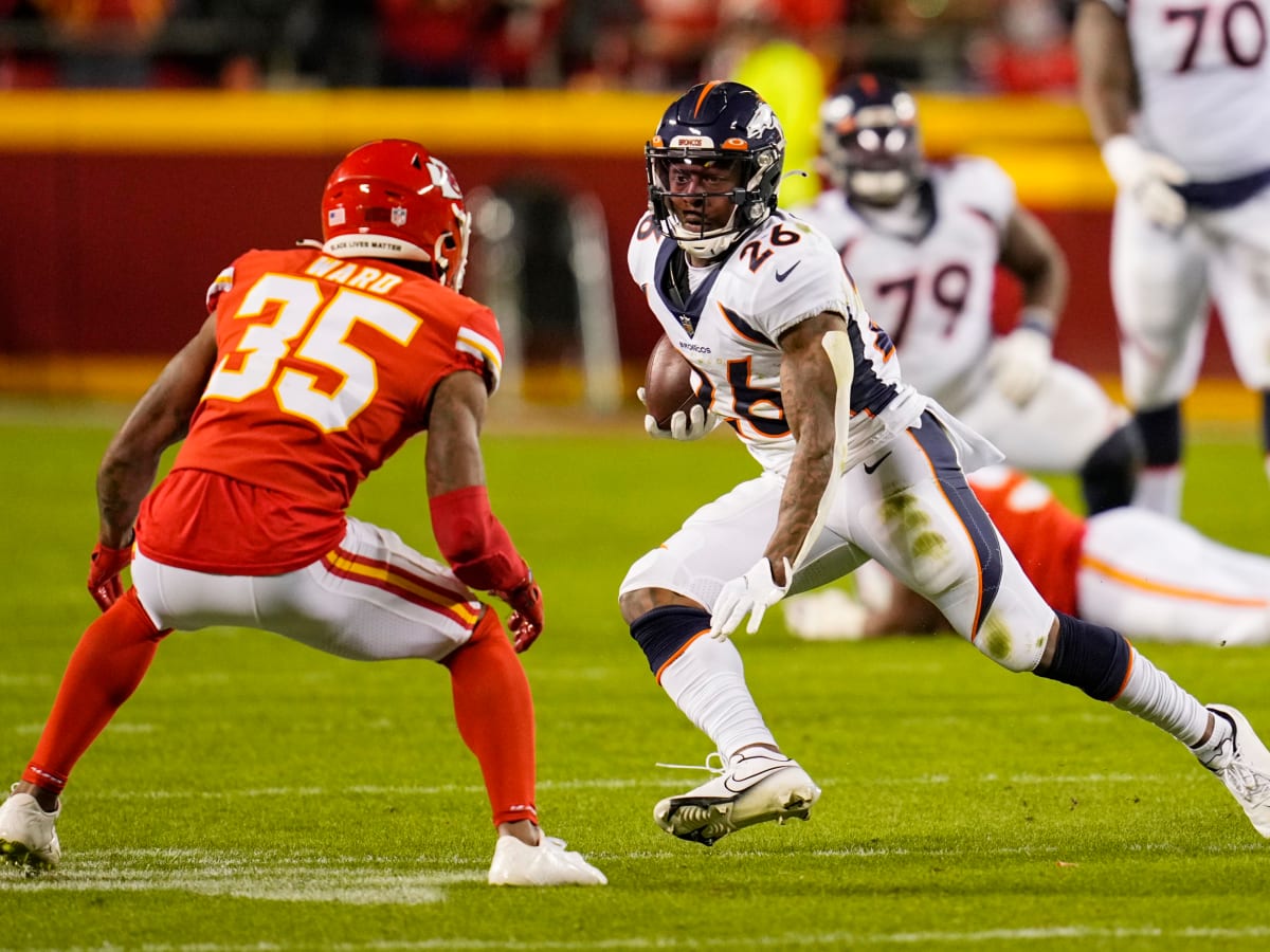 San Francisco 49ers cornerback Charvarius Ward (7) looks into the backfield  during an NFL football game against the Arizona Cardinals, Sunday, Jan.8,  2023, in Santa Clara, Calif. (AP Photo/Scot Tucker Stock Photo 