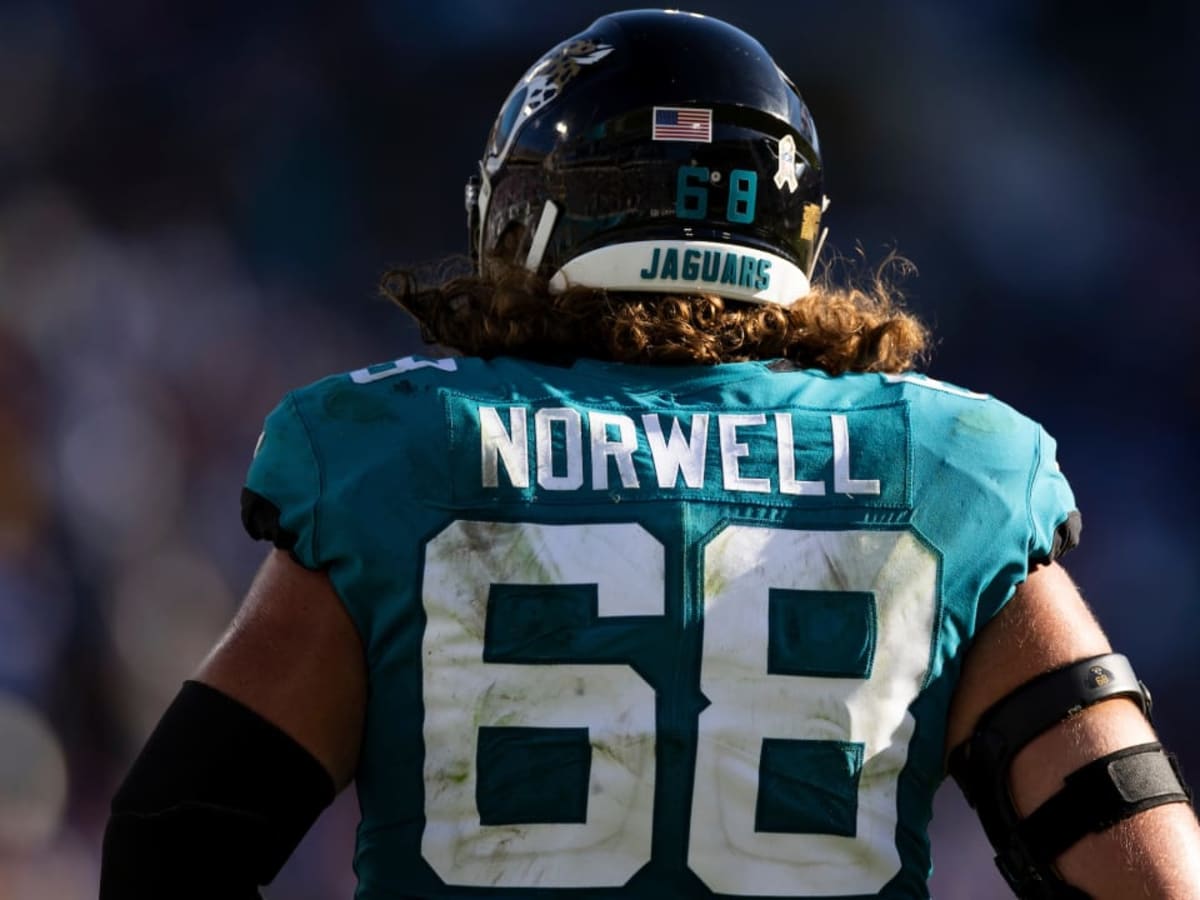 Washington Commanders guard Andrew Norwell (68) during warmups before an  NFL football game against the Dallas Cowboys, Sunday, Oct. 2, 2022, in  Arlington, Texas. Dallas won 25-10. (AP Photo/Brandon Wade Stock Photo -  Alamy