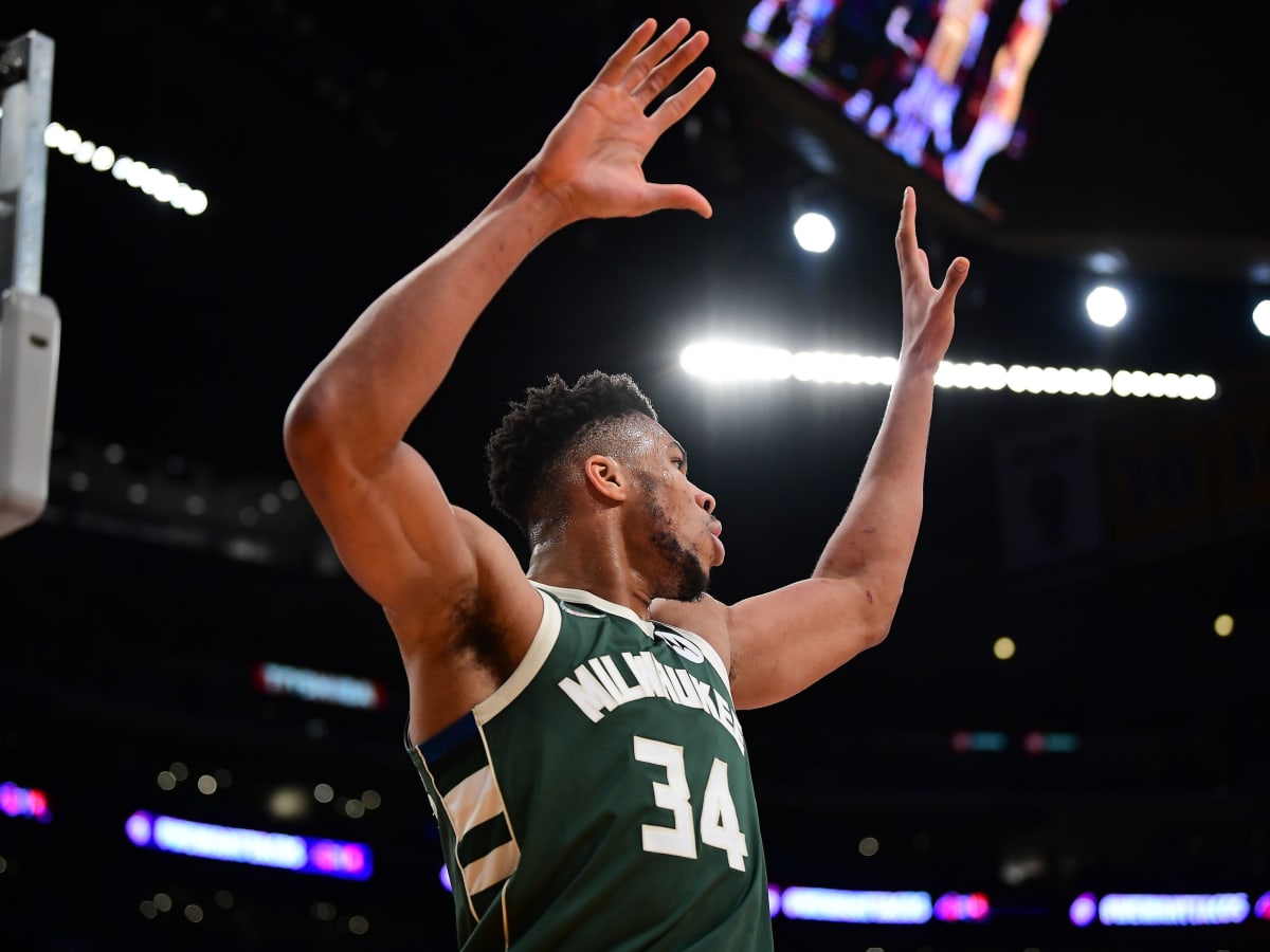 Giannis breaks Bucks' assists mark, leaves with wrist injury - The San  Diego Union-Tribune