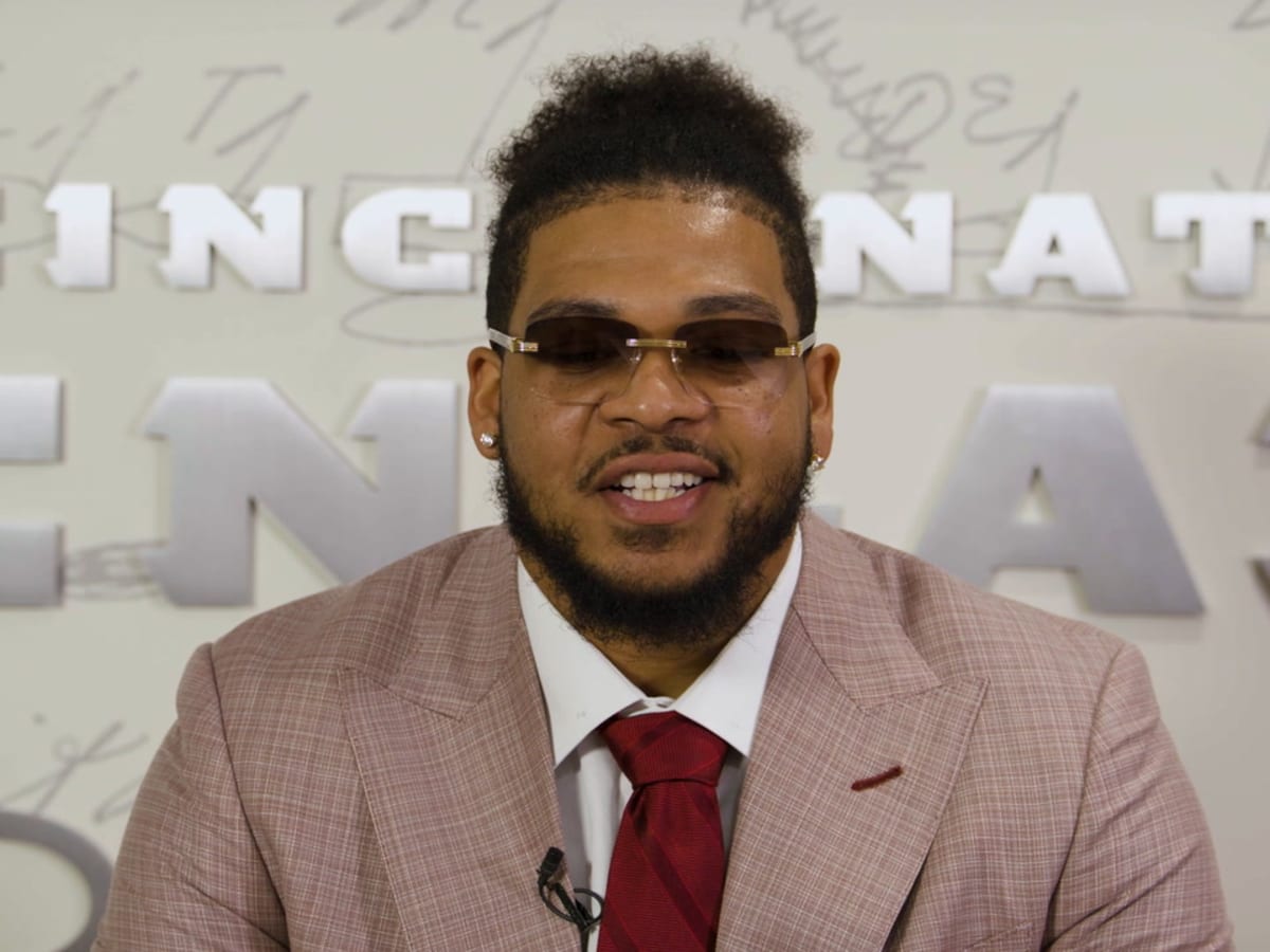 Report: La'el Collins has interest in the Miami Dolphins, who like the  offensive lineman - Dolphin Nation