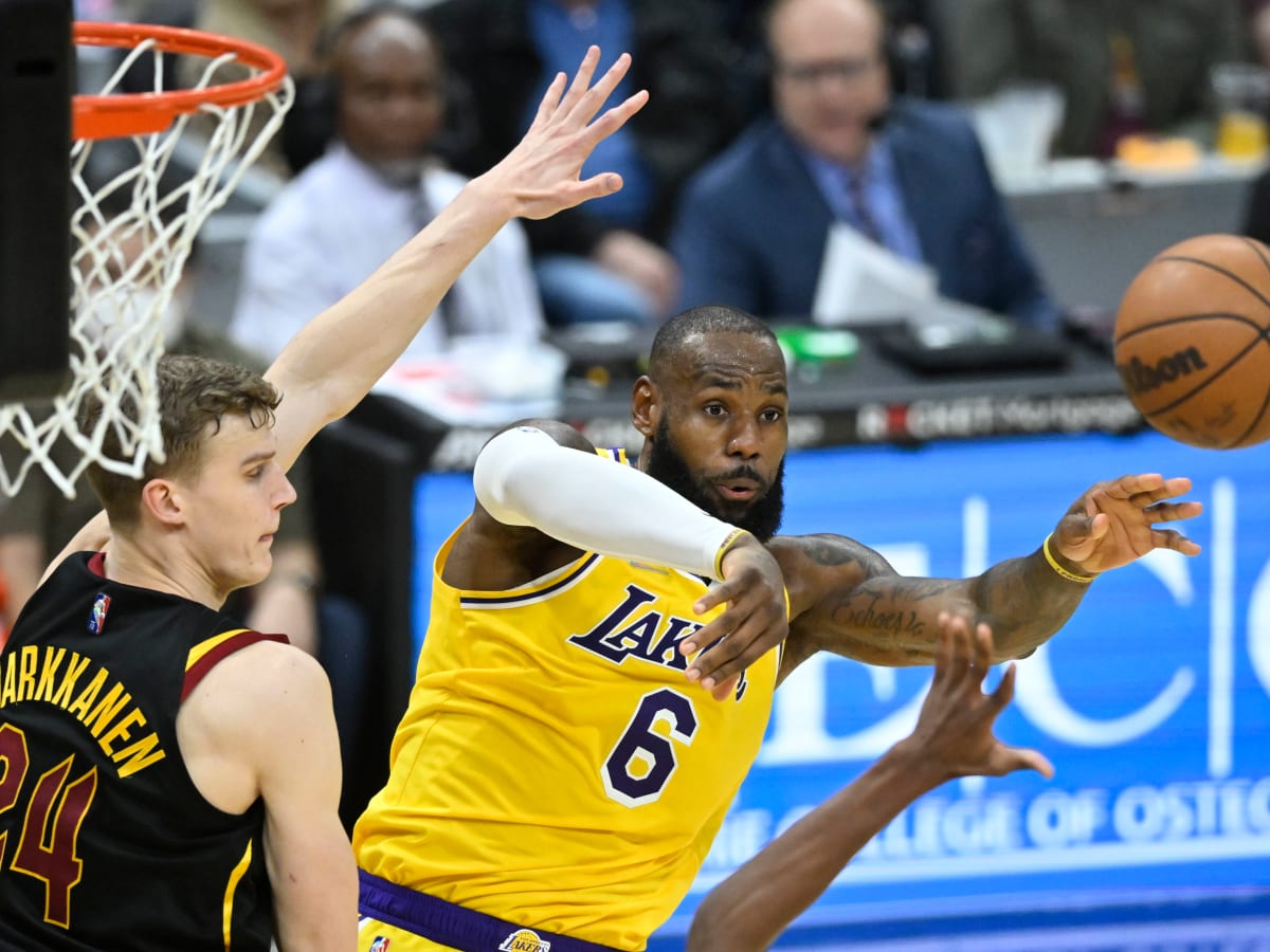 LeBron James not worried about Lakers' struggles in his debut: 'That's what  happens when a team is new