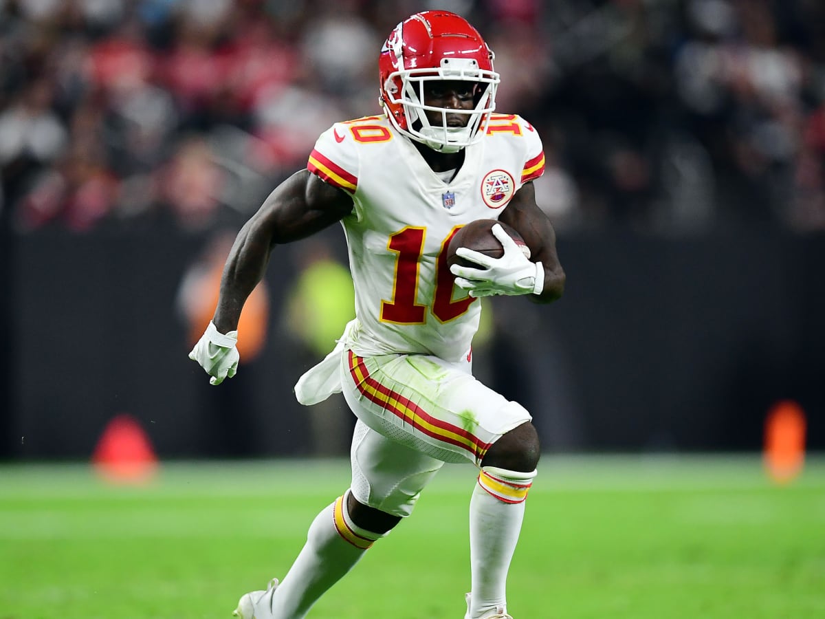 Dolphins introduce new WR Tyreek Hill after giving mega contract