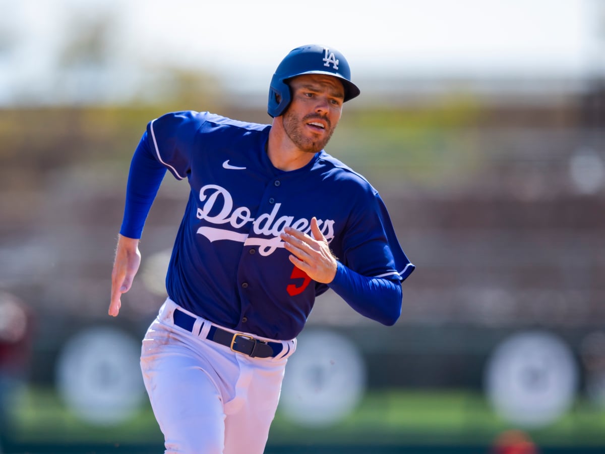 Freddie Freeman, LA Dodgers report to spring training