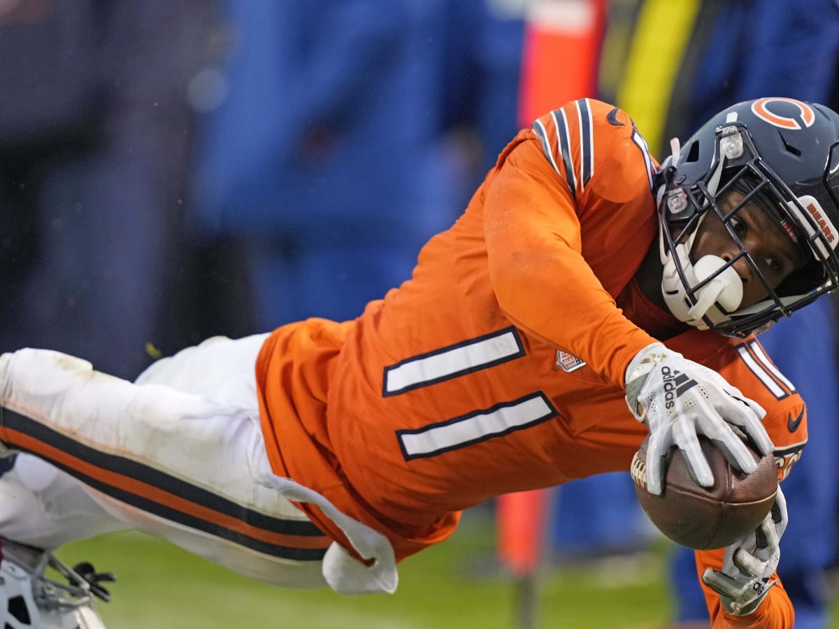 Darnell Mooney Chicago Bears Unsigned Makes One-Handed Catch Photograph