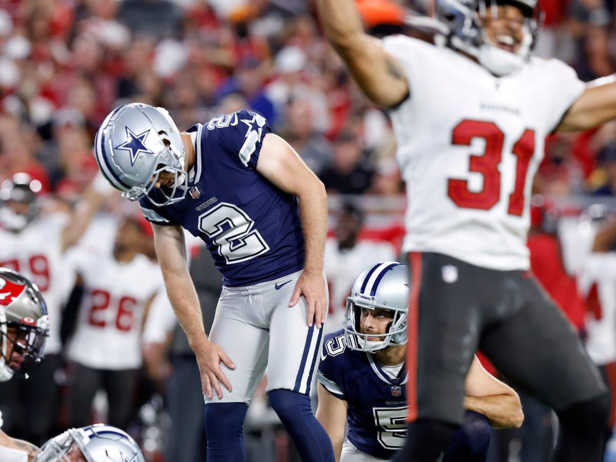 Rafael Septien (1) of the Dallas Cowboys kicks a field goal in