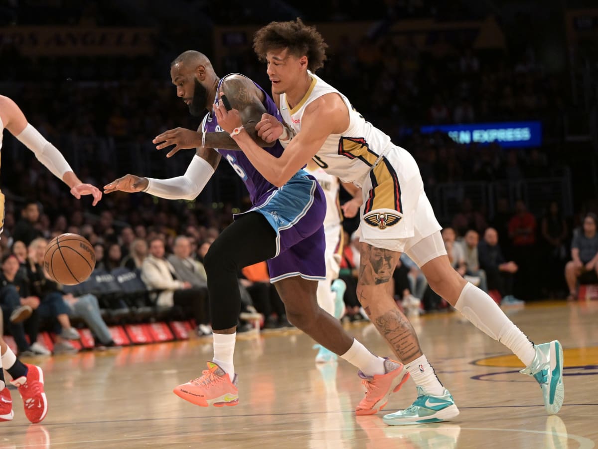 WATCH: Jaxson Hayes' Flagrant Foul On LeBron James - Fastbreak on FanNation