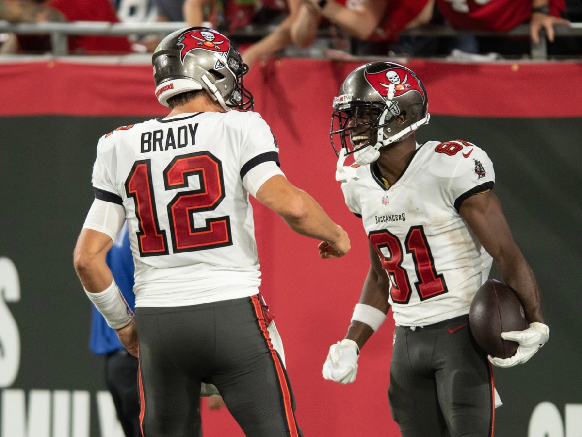 Tampa Bay Buccaneers WR Antonio Brown Hints Toward Return on Instagram - Tampa  Bay Buccaneers, BucsGameday