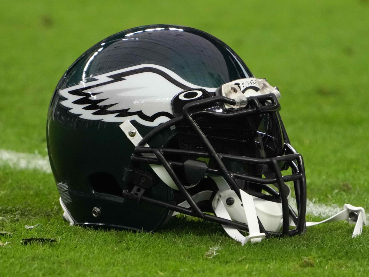 Eagles trade up with Texans, snag Davis at No. 13