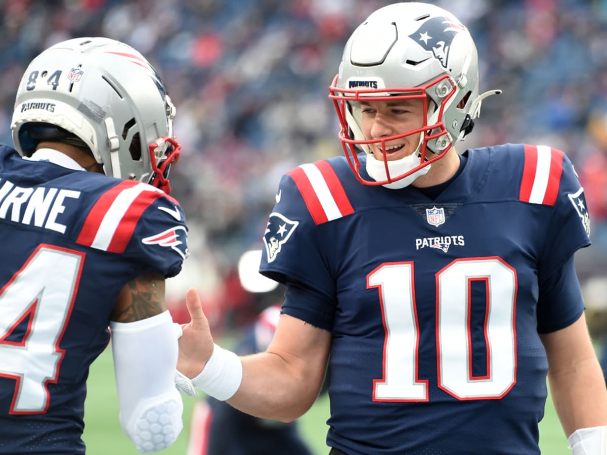 New England Patriots Quarterback Mac Jones Among '3 to Watch' vs. Miami  Dolphins - Sports Illustrated New England Patriots News, Analysis and More