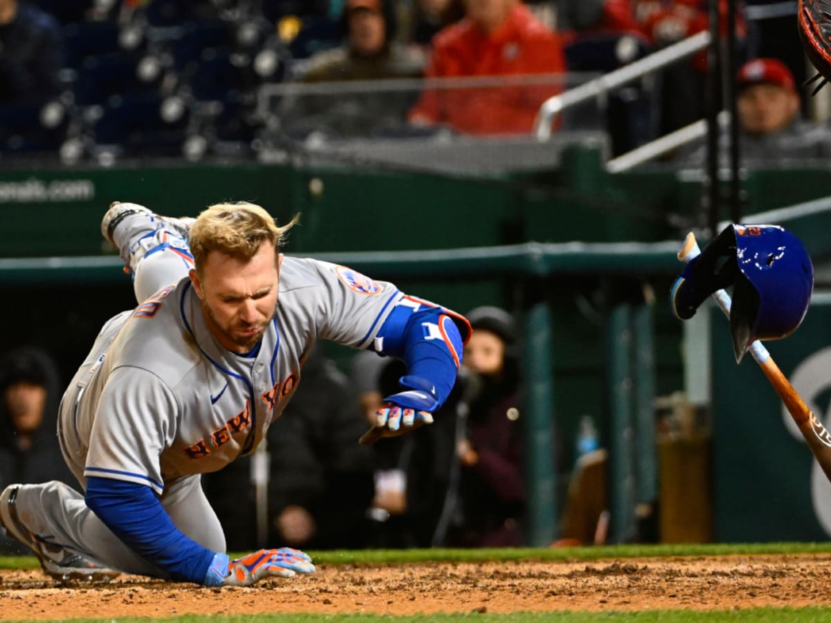 Pete Alonso posts selfie after getting beaned in face on Thursday