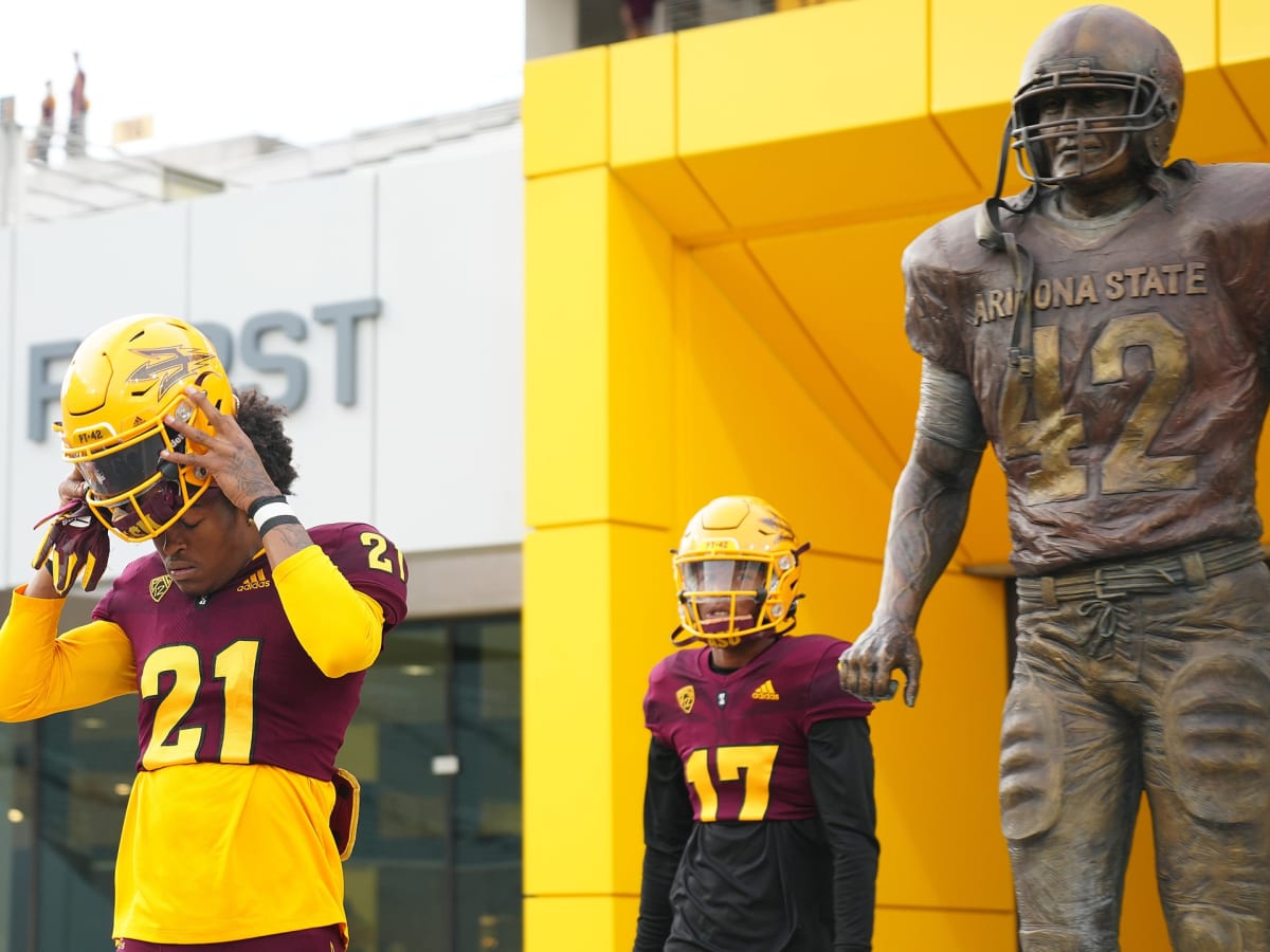 Jaylon Johnson Already Showing His Swagger With New Jersey Number