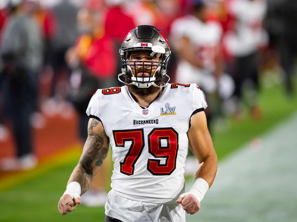 Defensive lineman Pat O'Connor re-signs with Buccaneers