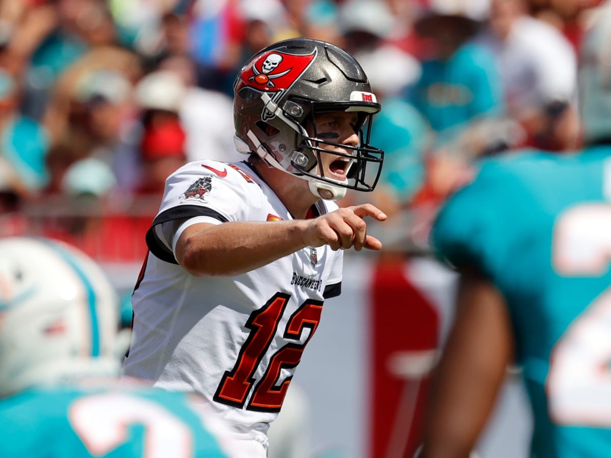 Brady's 5 TD passes to pace Bucs' 45-17 rout of Dolphins Florida & Sun News  - Bally Sports