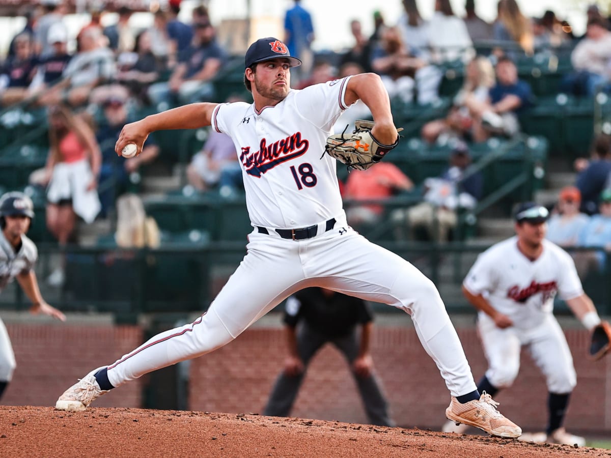 Auburn outfielder Mike Bello (31) runs to first during an NCAA