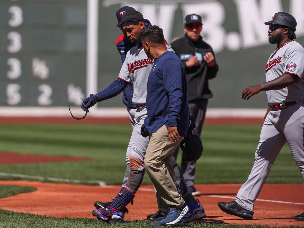 Twins Byron Buxton leaves game after crashing into wall