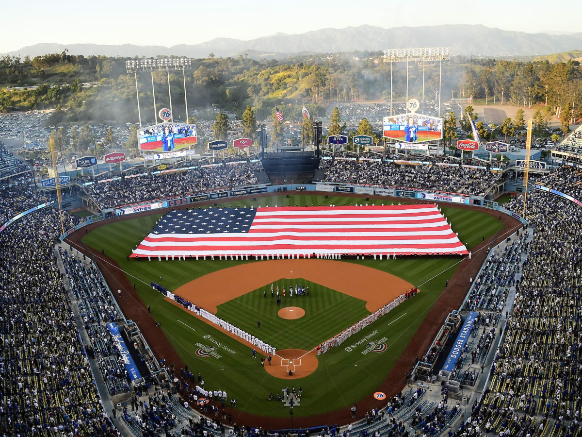 Lakers Night is in a few days at Dodgers Stadium if you wanna go with some  friends and basically go to profit and enjoy a MLB game 🔥…