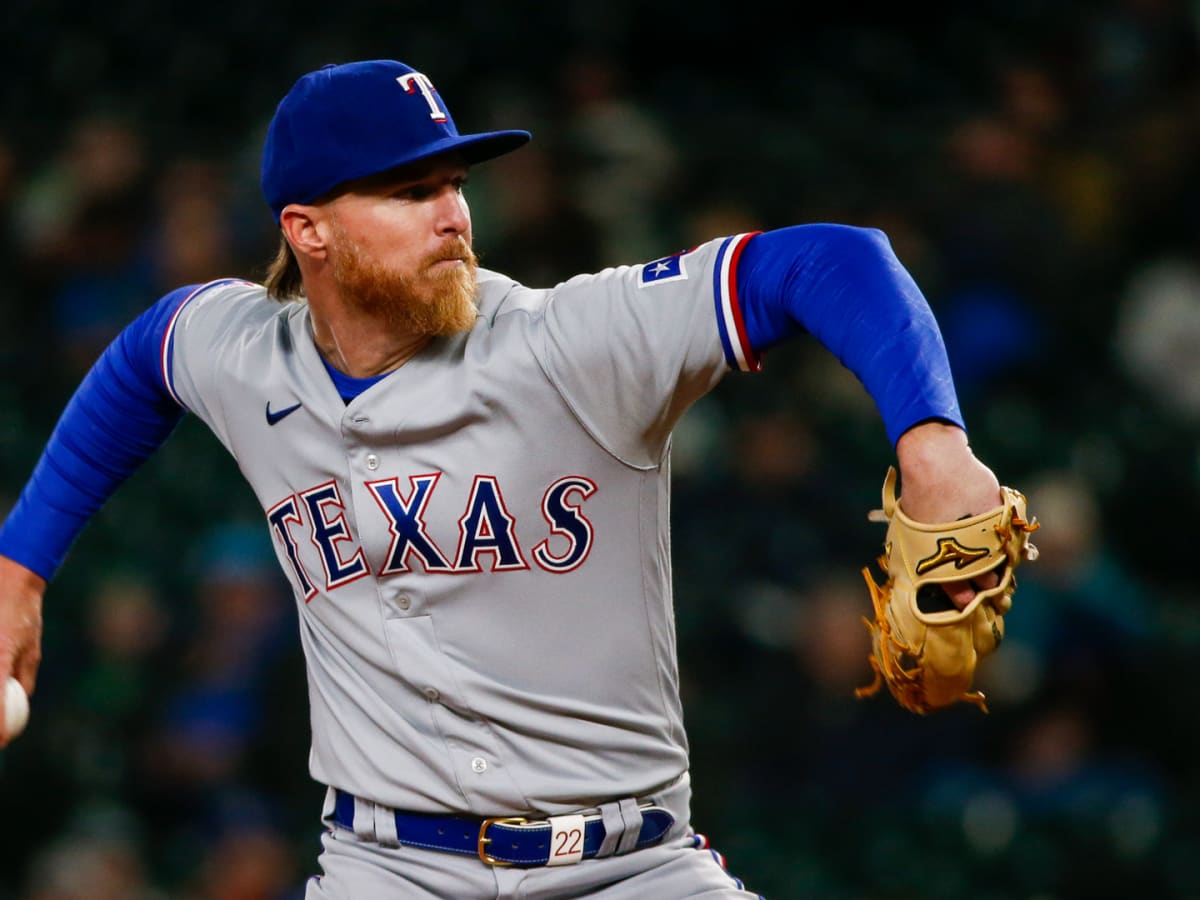 Mariners use long ball to inch closer to Rangers for first place