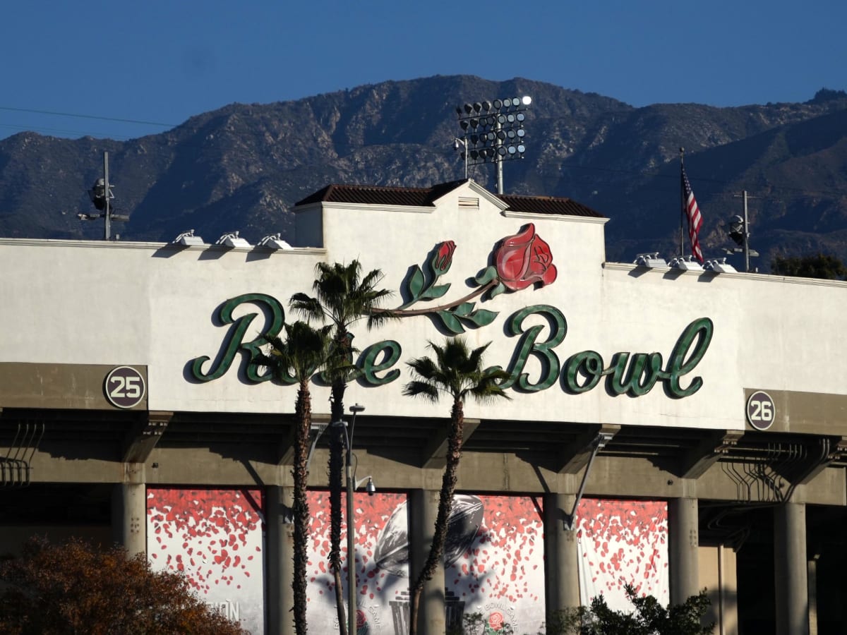 UCLA Opens Season At Rose Bowl - Canyon News