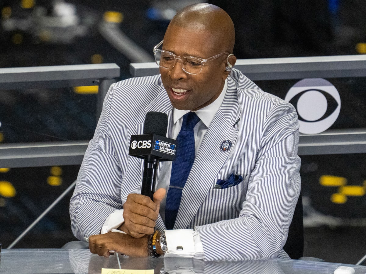 Kenny Smith Wants NBA Players To Use Salary Spike To Help Less