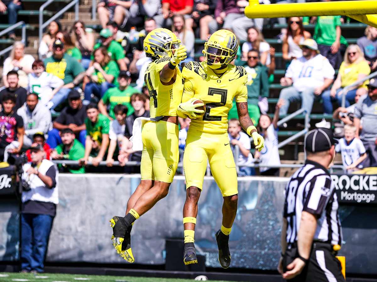 Oregon Football: Ranking the 2022 Oregon Ducks Football Uniforms - Sports  Illustrated Oregon Ducks News, Analysis and More